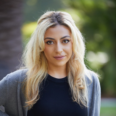Picture of Roz Hedayatian, therapist in California