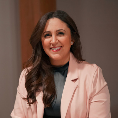 Picture of Christine Minakakis, therapist in California