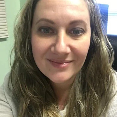 Picture of Robyn Houlihan, mental health therapist in New York