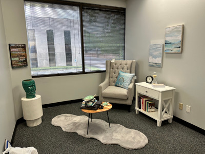 Therapy space picture #1 for Nizzy Khan, therapist in Texas