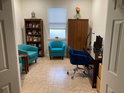 Therapy space picture #2 for Henry Esformes, mental health therapist in Florida