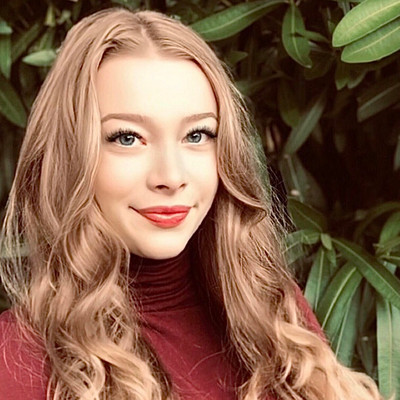 Picture of Shayna Strauch, mental health therapist in California