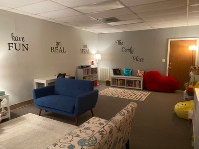 Therapy space picture #1 for Lisa Ibekwe, therapist in Florida, Georgia, Maine, Massachusetts, New Hampshire, Pennsylvania, Rhode Island, South Carolina, Utah, Vermont