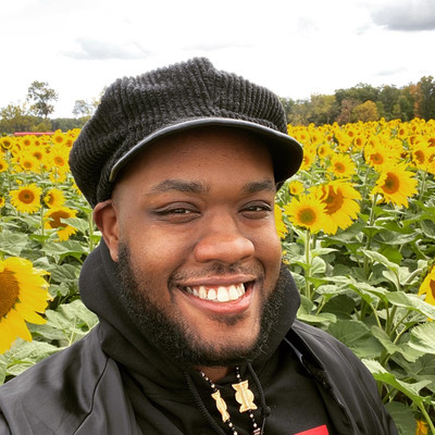 Picture of D’Juan Powell, mental health therapist in Illinois