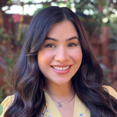 Picture of Eileen Flores, mental health therapist in California