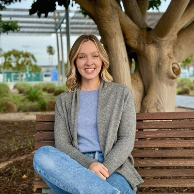 Picture of Isabel Simon, mental health therapist in California