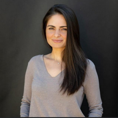 Picture of Elnaz Mayeh, therapist in California